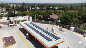 estacionamiento con paneles solares