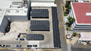 instalación estacionamiento con paneles solares