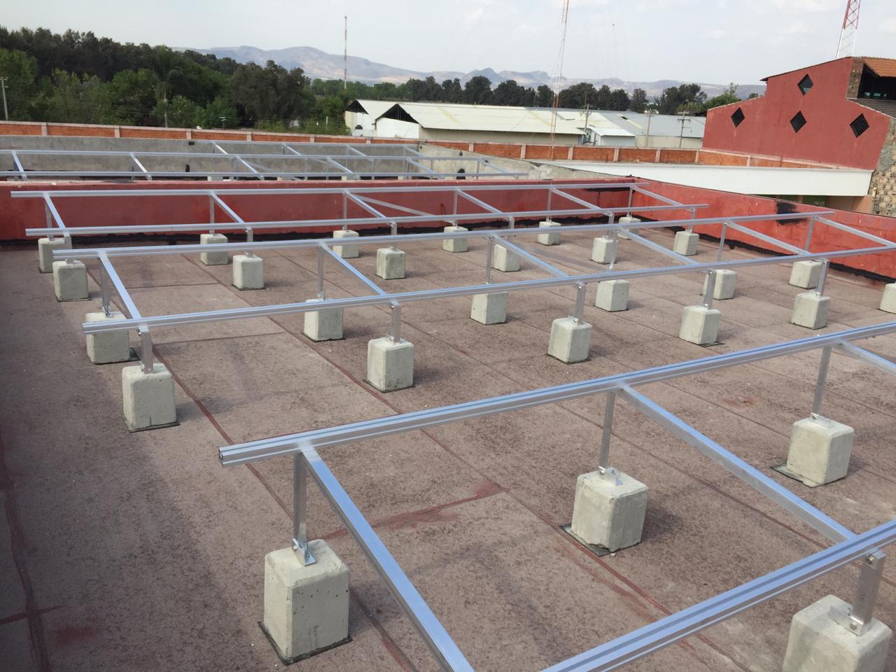 estructura paneles solares_bloque concreto