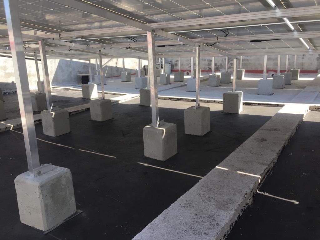 estructura paneles solares_bloque concreto