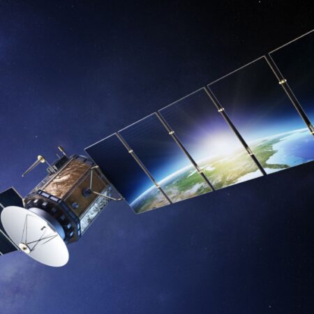 40 años de Solarnova: de los satélites espaciales al panel solar que instalas hoy